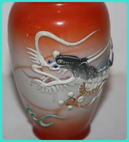 SMALL ORIENTAL POSY VASE WITH RAISED DESIGN OF A DRAGON