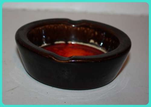 VINTAGE LAVA GLAZE ASHTRAY WITH LUSTER FINISH FOR THE COLLECTOR