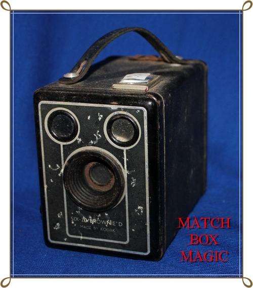 VINTAGE CAMERA :MAKE:KODAK LTD MODEL:BROWNIE D SIX-20