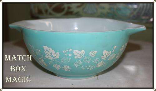 AQUAMARINE PYREX DISH VINTAGE -SEE PIC FOR CONDITION