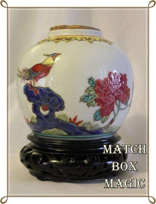 LOVELY GINGER JAR WITH STAND