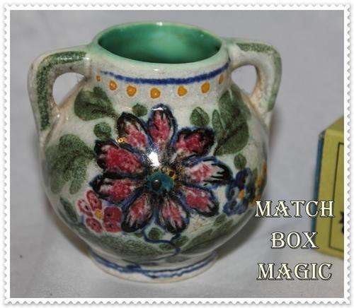 SMALL GOUDA HOLLAND URN MAKERS MARK UNDERNEATH STAMP ON SIDE