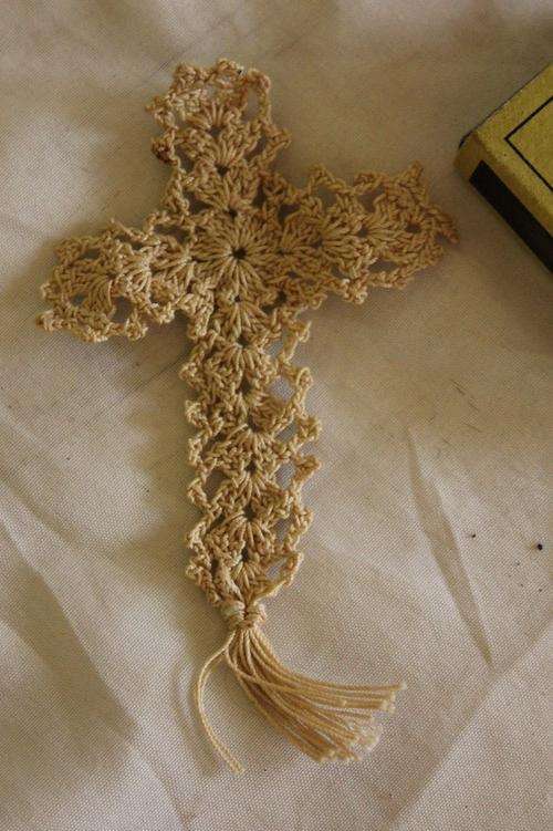 CROCHET CROSS VINTAGE BOOK MARK