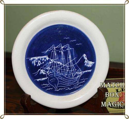 SMALL PLATE OF TABLE MOUNTAIN AND DROMEDARIS SAILING SHIP BLUE AND WHITE