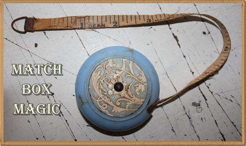 VINTAGE PLASTIC DEAN MADE IN ENGLAND RETRACTIBLE TAPE MEASURE STILL WORKS LOVELY FOR A LADIES  SEWIN