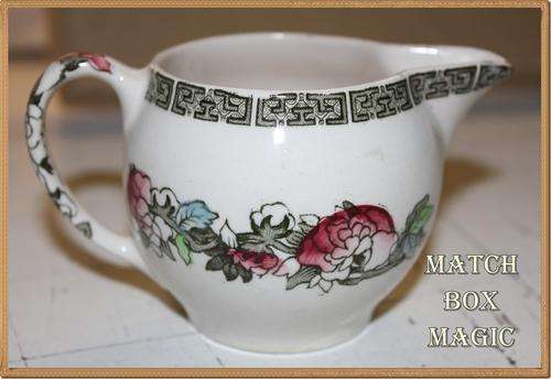 VINTAGE JOHNSON BROS MADE IN ENGLAND CREAMER INDIAN TREE PATTERN