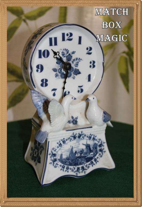 UNUSUAL  DELFT BLUE SPECIAL LIMITED COLLECTORS EDITION MANTEL CLOCK  ROUND FACE WITH TWO DOVES