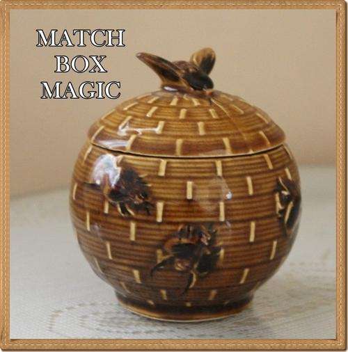 LOVELY BEE HIVE SUGAR BOWL SEE PICS FOR CONDITION