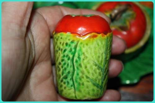 VINTAGE TOMATO THEMED CRUET SET PERFECT FOR A DISPLAY SHELF IN A COUNTRY KITCHEN