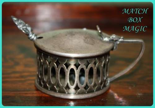 EPNS MADE IN ENGLAND LIDDED SALTER . NO INNER WITH SMALL DECORATIVE SALT SPOON
