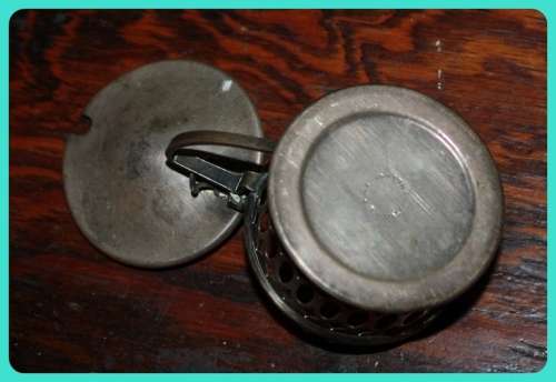 EPNS MADE IN ENGLAND LIDDED SALTER . NO INNER WITH SMALL DECORATIVE SALT SPOON