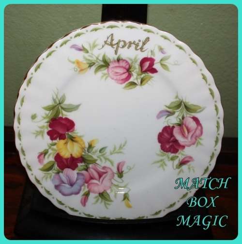 ROYAL ALBERT FLOWER OF THE MONTH SERIES APRIL SWEET PEA