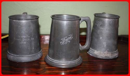 THREE PEWTER TANKARDS TWO WITH CLEAR BOTTOMS  ONE FROM 1935 MAKERS MARKS UNDERNEATH