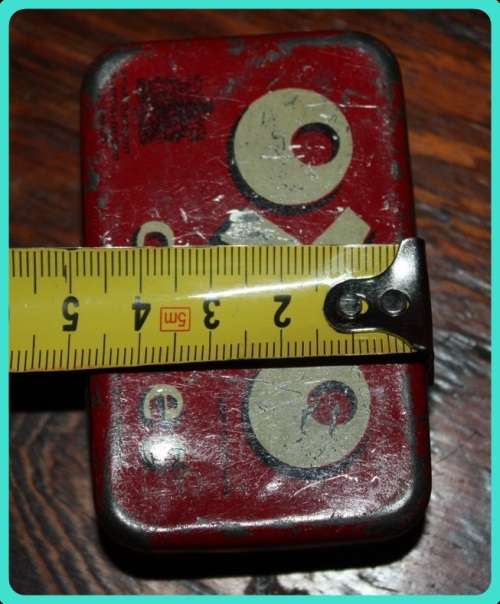 VINTAGE OXO CUBES TIN   NICE TO ADD TO A COLLECTION