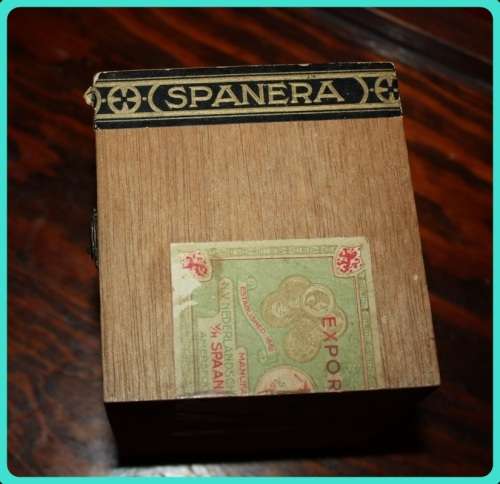 TALL SPANERA HAVANA CIGAR BOX VINTAGE WITH ORIGINAL LABELS IN  GOOD CONDITION HINGED LID