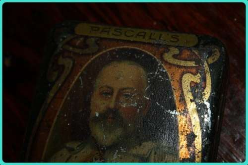 PASCALL'S PURE CONFECTIONERY EDWARD VII PORTRAIT TIN VINTAGE ITEM FROM 1900 - 1909