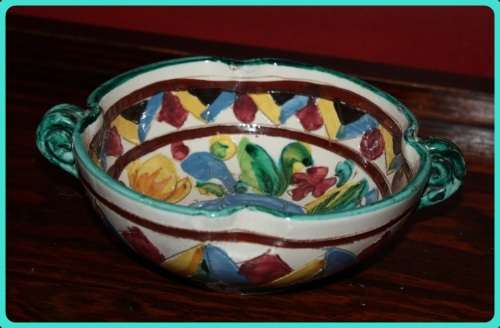 PRETTY HAND PAINTED POTTERY BOWL FROM ITALY
