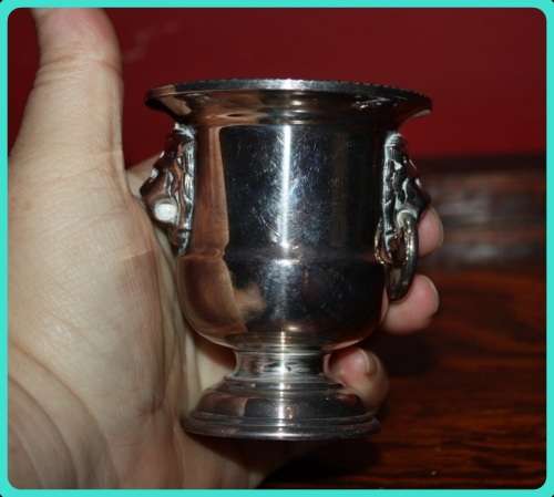VINERS OF SHEFFIELD ENGLAND SILVER PLATED LION HEAD HANDLE URN SMALL