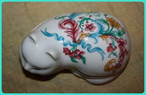 COLLECTIBLE ELIZABETH ARDEN CAT LIDDED TRINKET DISH