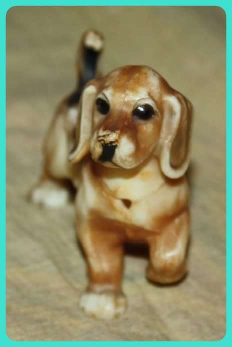 VINTAGE COMPOSITE PLASTIC DOG ORNAMENT BEAGLE