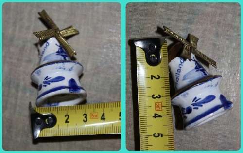 UNUSUAL DELFT HOLLAND WINDMILL SALT AND PEPPER SET WITH METAL BLADES THAT TURN