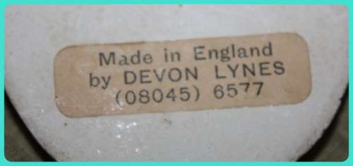 SMALL ROUND COUNTRY COTTAGE WALL PLAQUE BY DEVON LYNES ENGLAND(D)