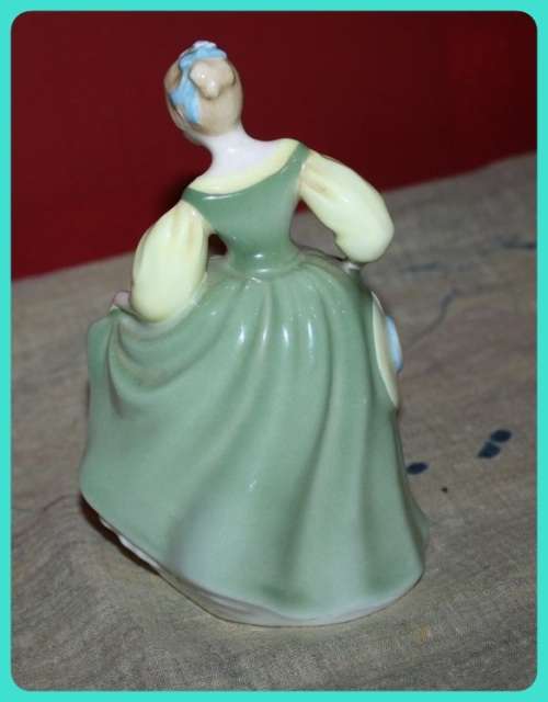 ROYAL DAULTON FAIR MAIDEN HN2211 (D)