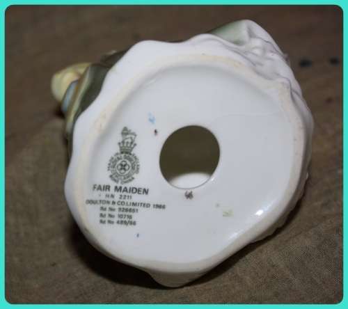 ROYAL DAULTON FAIR MAIDEN HN2211 (D)