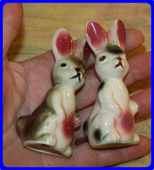 SALT AND PEPPER SET BUNNY RABBITS VINTAGE