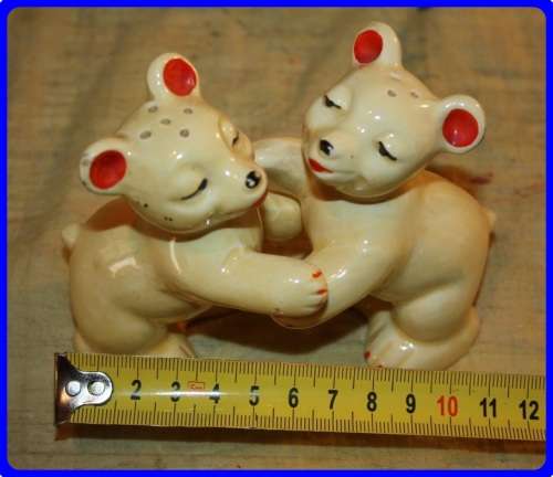 SALT AND PEPPER SET TEDDY BEARS HUGGING NUMBERED UNDERNEATH