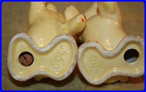 SALT AND PEPPER SET TEDDY BEARS HUGGING NUMBERED UNDERNEATH