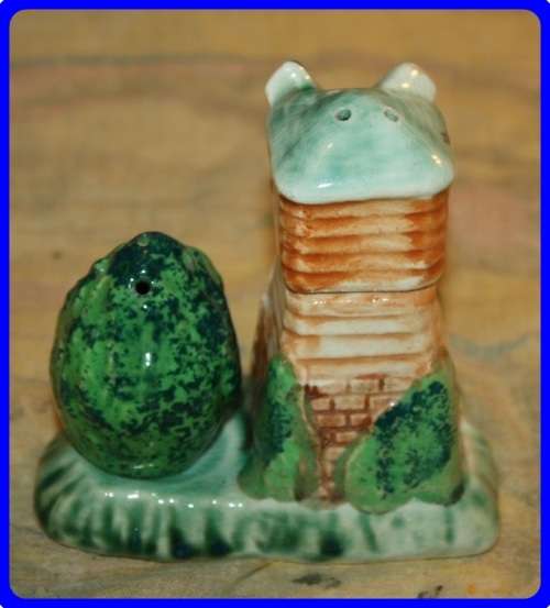 SALT AND PEPPER SET WINDMILL AND BUSH MADE IN JAPAN