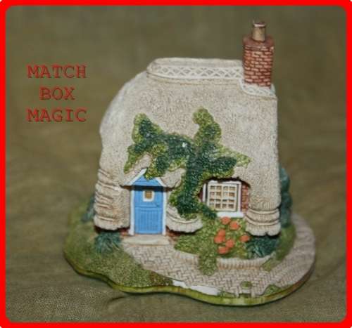 LILLIPUT LANE  COLLECTORS CLUB  PETTICOAT COTTAGE 1994 (D )