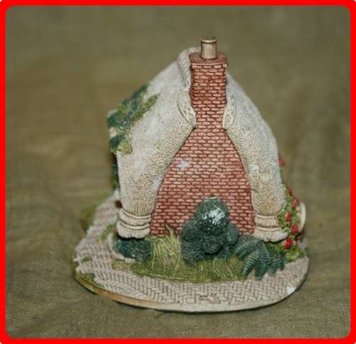 LILLIPUT LANE  COLLECTORS CLUB  PETTICOAT COTTAGE 1994 (D )