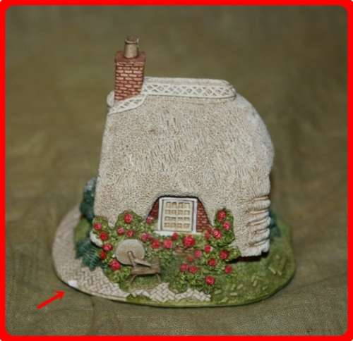 LILLIPUT LANE  COLLECTORS CLUB  PETTICOAT COTTAGE 1994 (D )