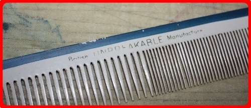 VINTAGE DRESSING TABLE SET IN BOX INCLUDES MIRROR HAIRBRUSH COMB AND CLOTHS BRUSH LOVELY COLOUR