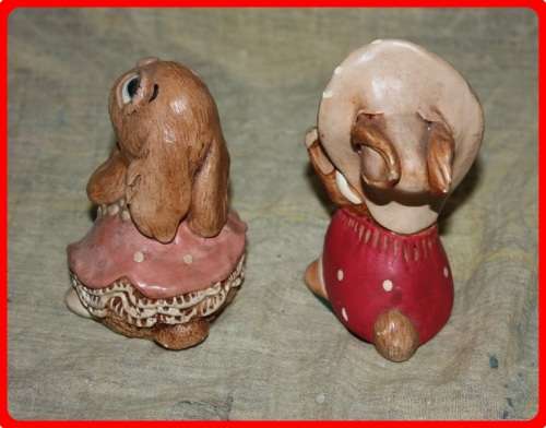 PAIR OF PENDELFIN HAND PAINTED STONECRAFT BUNNY RABBITS VERY COLLECTIBLE
