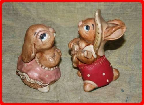 PAIR OF PENDELFIN HAND PAINTED STONECRAFT BUNNY RABBITS VERY COLLECTIBLE