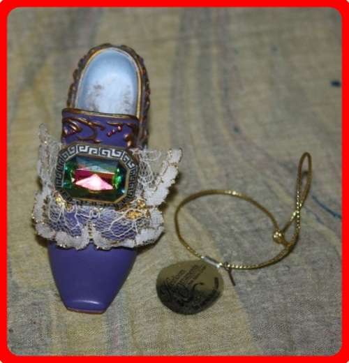 COLLECTABLE SHOE BAROQUE SPLENDOR  FROM THE STEPPING IN TIME ORNAMENT COLLECTION.   PURPLE WITH  LAB