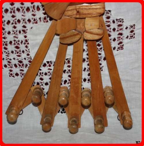 CHILDREN'S COAT RACK WOODEN CONCERTINA