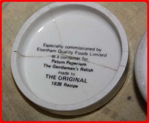 THE GENTLEMAN'S RELISH POT AND LID WITH PARTRIDGE BIRD DETAILS (R)