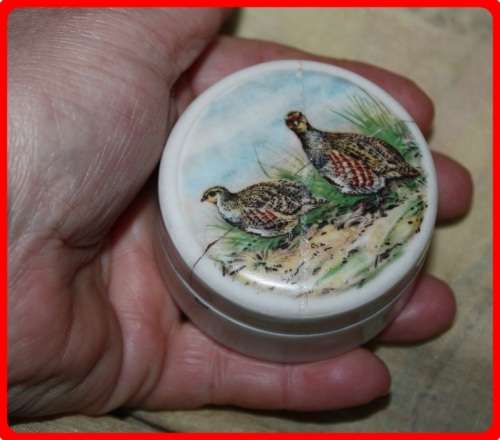THE GENTLEMAN'S RELISH POT AND LID WITH PARTRIDGE BIRD DETAILS (R)