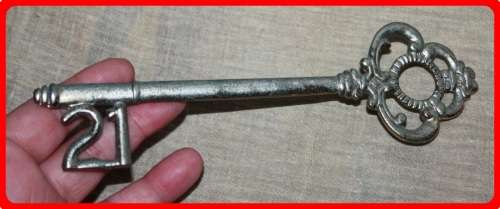 21ST BIRTHDAY KEY METAL VINTAGE