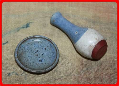 SMALL POTTERY DRIP GLASS BOTTLE WITH PLATE