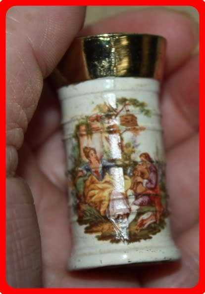 UNUSUAL TANKARD WITH ROMANCE SCENE PRINTERS TRAY ITEM HEIGHT 5 CM