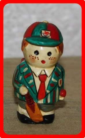 VINTAGE HAND PAINTED SCHOOL BOY WITH CRICKET BAT AND SATCHEL HEIGHT 5CM