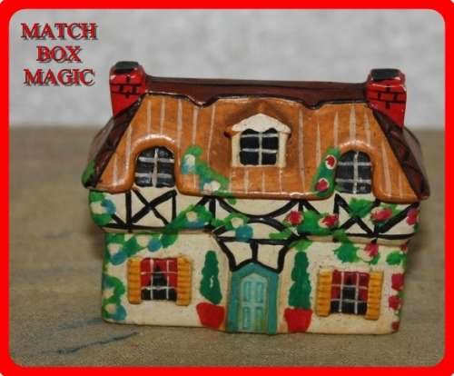 VINATGE HAND PAINTED COTTAGE (D)