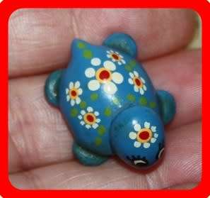 THE CUTEST LITTLE HAND PAINTED TORTOISE WITH WHITE DAISIES