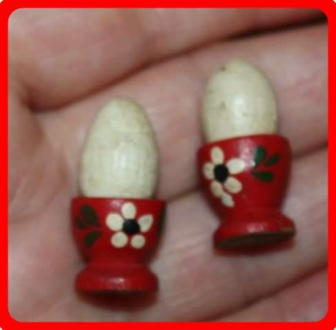 PAIR OF MINIATURE WOODEN HAND PAINTED EGGCUPS AND EGGS TO SWEET