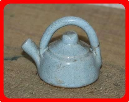 DOLLS HOUSE ITEM POTTERY KETTLE